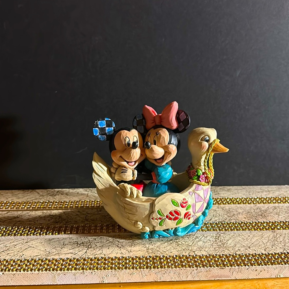 Disney Jim Shore Mickey and Minnie Lovebirds